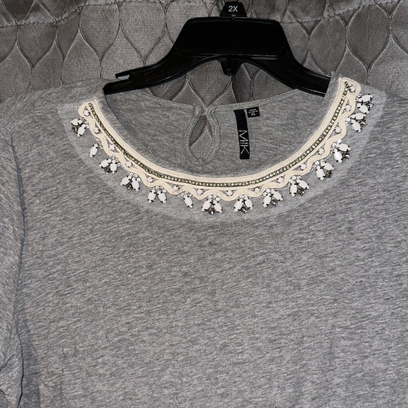 Cute tee - Picture 2 of 2